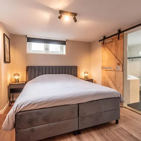 Spacious 120m2 Water With Sauna Near Amsterdam *