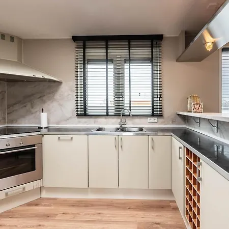 Spacious 120m2 Water With Sauna Near Amsterdam *