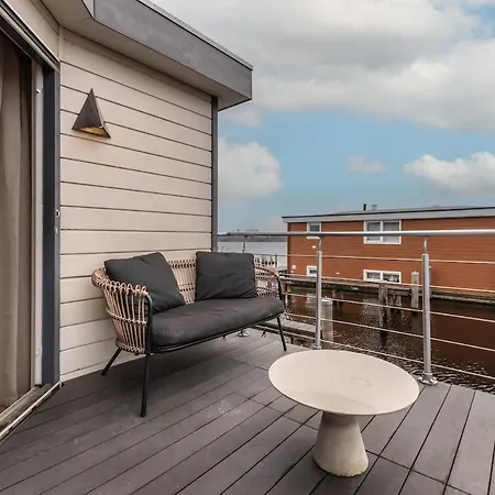 Spacious 120m2 Water With Sauna Near Amsterdam