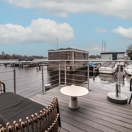 Spacious 120m2 Water With Sauna Near Amsterdam